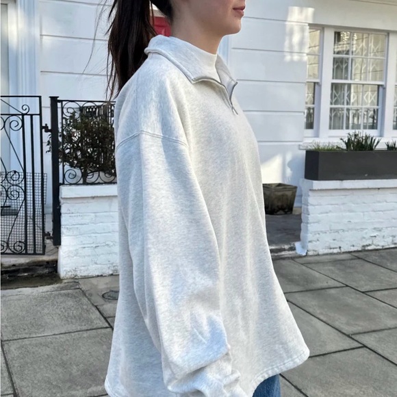 Brandy Melville Missy sweatshirt collared light grey approx size Large - Picture 2 of 11